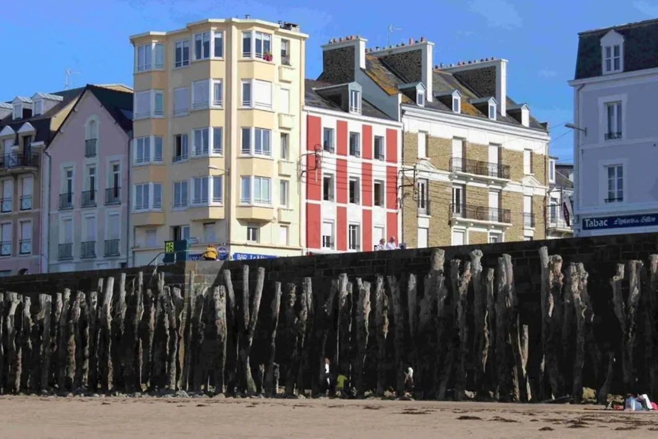 Appartement APPT VUE MER, 20m du Sillon, 300m d'Intra Muros à Saint-Malo 0*,  France