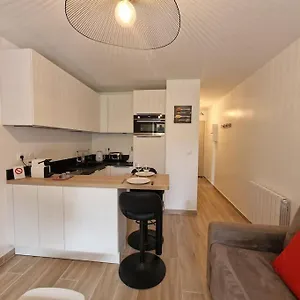 https://appartement-acces-direct-a-la-mer-parking-prive.fr-provencehotel.com